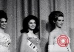 Immagine di Teresita Massa Long Beach California USA, 1967, secondo 22 filmato di repertorio 65675035371