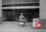 Immagine di Ciclomotore elettrico Londra Inghilterra Regno Unito, 1967, secondo 12 filmato di repertorio 65675035372