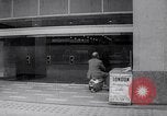 Immagine di Ciclomotore elettrico Londra Inghilterra Regno Unito, 1967, secondo 13 filmato di repertorio 65675035372