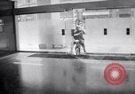 Immagine di Ciclomotore elettrico Londra Inghilterra Regno Unito, 1967, secondo 14 filmato di repertorio 65675035372