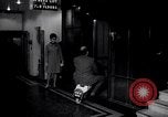 Immagine di Ciclomotore elettrico Londra Inghilterra Regno Unito, 1967, secondo 20 filmato di repertorio 65675035372