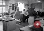 Immagine di Ciclomotore elettrico Londra Inghilterra Regno Unito, 1967, secondo 31 filmato di repertorio 65675035372