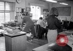 Immagine di Ciclomotore elettrico Londra Inghilterra Regno Unito, 1967, secondo 32 filmato di repertorio 65675035372
