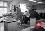 Immagine di Ciclomotore elettrico Londra Inghilterra Regno Unito, 1967, secondo 33 filmato di repertorio 65675035372
