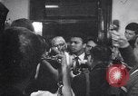 Standbild Muhammad Ali weigert sich militärischen Eid Houston Texas USA, 1967, aus Sekunde 8 historischem Filmmaterial Videoclip 65675035373