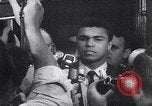 Standbild Muhammad Ali weigert sich militärischen Eid Houston Texas USA, 1967, aus Sekunde 12 historischem Filmmaterial Videoclip 65675035373