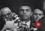 Standbild Muhammad Ali weigert sich militärischen Eid Houston Texas USA, 1967, aus Sekunde 13 historischem Filmmaterial Videoclip 65675035373