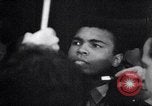 Standbild Muhammad Ali weigert sich militärischen Eid Houston Texas USA, 1967, aus Sekunde 40 historischem Filmmaterial Videoclip 65675035373