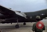 Immagine di I soldati USA Tan Son Nhut Air Force Base Vietnam, 1967, secondo 4 filmato di repertorio 65675035391