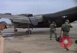 Immagine di I soldati USA Tan Son Nhut Air Force Base Vietnam, 1967, secondo 11 filmato di repertorio 65675035391