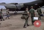 Immagine di I soldati USA Tan Son Nhut Air Force Base Vietnam, 1967, secondo 17 filmato di repertorio 65675035391