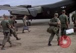 Immagine di I soldati USA Tan Son Nhut Air Force Base Vietnam, 1967, secondo 18 filmato di repertorio 65675035391