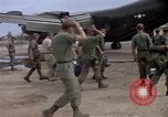 Immagine di I soldati USA Tan Son Nhut Air Force Base Vietnam, 1967, secondo 20 filmato di repertorio 65675035391