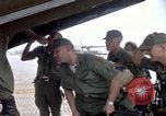 Immagine di I soldati USA Tan Son Nhut Air Force Base Vietnam, 1967, secondo 24 filmato di repertorio 65675035391