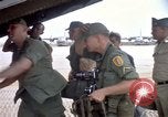 Immagine di I soldati USA Tan Son Nhut Air Force Base Vietnam, 1967, secondo 27 filmato di repertorio 65675035391