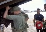 Immagine di I soldati USA Tan Son Nhut Air Force Base Vietnam, 1967, secondo 29 filmato di repertorio 65675035391