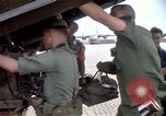 Immagine di I soldati USA Tan Son Nhut Air Force Base Vietnam, 1967, secondo 30 filmato di repertorio 65675035391