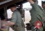 Immagine di I soldati USA Tan Son Nhut Air Force Base Vietnam, 1967, secondo 32 filmato di repertorio 65675035391