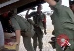 Immagine di I soldati USA Tan Son Nhut Air Force Base Vietnam, 1967, secondo 33 filmato di repertorio 65675035391