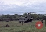 Immagine di Gli abitanti di un villaggio vietnamita Binh Duong provincia Sud Vietnam, 1967, secondo 12 filmato di repertorio 65675035393