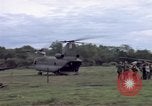 Immagine di Gli abitanti di un villaggio vietnamita Binh Duong provincia Sud Vietnam, 1967, secondo 17 filmato di repertorio 65675035393