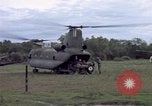 Immagine di Gli abitanti di un villaggio vietnamita Binh Duong provincia Sud Vietnam, 1967, secondo 37 filmato di repertorio 65675035393