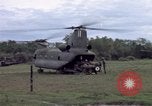 Immagine di Gli abitanti di un villaggio vietnamita Binh Duong provincia Sud Vietnam, 1967, secondo 38 filmato di repertorio 65675035393