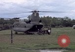 Immagine di Gli abitanti di un villaggio vietnamita Binh Duong provincia Sud Vietnam, 1967, secondo 40 filmato di repertorio 65675035393