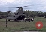 Immagine di Gli abitanti di un villaggio vietnamita Binh Duong provincia Sud Vietnam, 1967, secondo 41 filmato di repertorio 65675035393