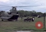 Immagine di Gli abitanti di un villaggio vietnamita Binh Duong provincia Sud Vietnam, 1967, secondo 42 filmato di repertorio 65675035393