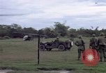 Immagine di Gli abitanti di un villaggio vietnamita Binh Duong provincia Sud Vietnam, 1967, secondo 44 filmato di repertorio 65675035393