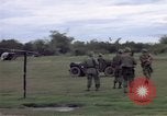 Immagine di Gli abitanti di un villaggio vietnamita Binh Duong provincia Sud Vietnam, 1967, secondo 45 filmato di repertorio 65675035393