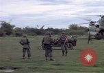 Immagine di Gli abitanti di un villaggio vietnamita Binh Duong provincia Sud Vietnam, 1967, secondo 46 filmato di repertorio 65675035393