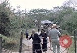 Immagine di Gli abitanti di un villaggio vietnamita Binh Duong provincia Sud Vietnam, 1967, secondo 50 filmato di repertorio 65675035393