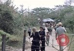 Immagine di Gli abitanti di un villaggio vietnamita Binh Duong provincia Sud Vietnam, 1967, secondo 51 filmato di repertorio 65675035393