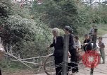 Immagine di Gli abitanti di un villaggio vietnamita Binh Duong provincia Sud Vietnam, 1967, secondo 56 filmato di repertorio 65675035393