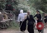 Immagine di Gli abitanti di un villaggio vietnamita Binh Duong provincia Sud Vietnam, 1967, secondo 58 filmato di repertorio 65675035393