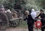 Immagine di Gli abitanti di un villaggio vietnamita Binh Duong provincia Sud Vietnam, 1967, secondo 59 filmato di repertorio 65675035393