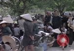 Immagine di Vietcong sospetti Binh Duong provincia Sud Vietnam, 1967, secondo 5 filmato di repertorio 65675035394