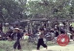 Immagine di Vietcong sospetti Binh Duong provincia Sud Vietnam, 1967, secondo 23 filmato di repertorio 65675035394