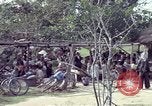 Immagine di Vietcong sospetti Binh Duong provincia Sud Vietnam, 1967, secondo 25 filmato di repertorio 65675035394