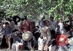 Immagine di Vietcong sospetti Binh Duong provincia Sud Vietnam, 1967, secondo 37 filmato di repertorio 65675035394