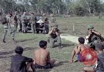 Immagine di Vietcong sospetti Binh Duong provincia Sud Vietnam, 1967, secondo 51 filmato di repertorio 65675035394
