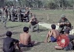 Immagine di Vietcong sospetti Binh Duong provincia Sud Vietnam, 1967, secondo 53 filmato di repertorio 65675035394