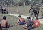 Immagine di Vietcong sospetti Binh Duong provincia Sud Vietnam, 1967, secondo 57 filmato di repertorio 65675035394