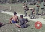 Immagine di Vietcong sospetti Binh Duong provincia Sud Vietnam, 1967, secondo 59 filmato di repertorio 65675035394
