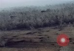 Standbild UH 1D Hubschrauber Binh Duong Provinz Süd Vietnam, 1967, aus Sekunde 33 historischem Filmmaterial Videoclip 65675035395