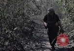 Standbild US Army Soldaten Binh Duong Provinz Süd Vietnam, 1967, aus Sekunde 5 historischem Filmmaterial Videoclip 65675035396