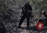 Standbild US Army Soldaten Binh Duong Provinz Süd Vietnam, 1967, aus Sekunde 10 historischem Filmmaterial Videoclip 65675035396