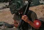 Standbild US Marines Daila Pass Bekämpfung Base Vietnam, 1968, aus Sekunde 61 historischem Filmmaterial Videoclip 65675035397